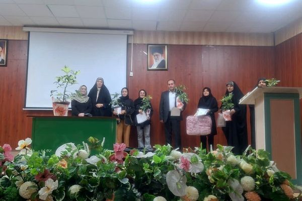 جلسه انجمن اولیا و مربیان دبستان پروین اعتصامی