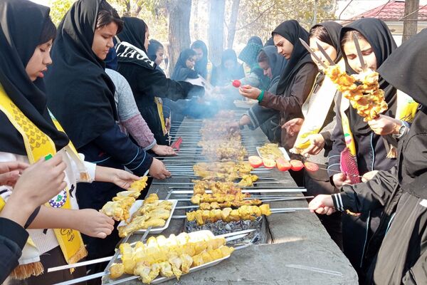برگزاری اردو تمشک با حضور دانش‌آموزان منطقه کهریزک 