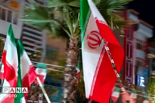میدان هفت‌تیر بهارستان دو میزبان راهپیمایی شبانه مردم و فرهنگیان