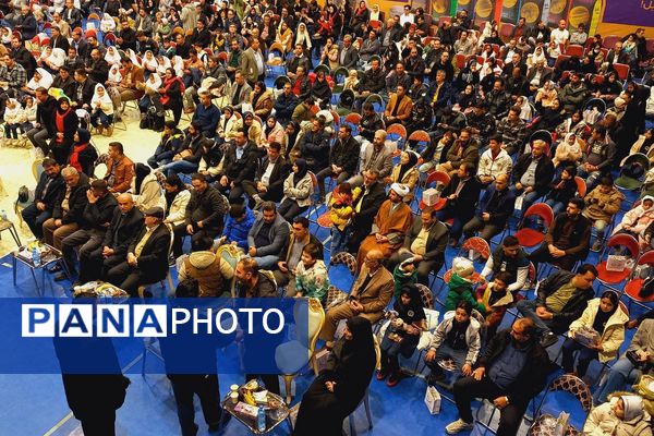 جشن روز پدر در سالن گلعباسی ورامین ؛ حضوریک هزار نفر از  پدران دانش آموزان گل‌های نمونه