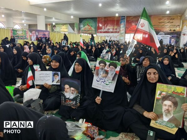 بیعت بانوان جیرفت‌زمین با رهبر انقلاب اسلامی