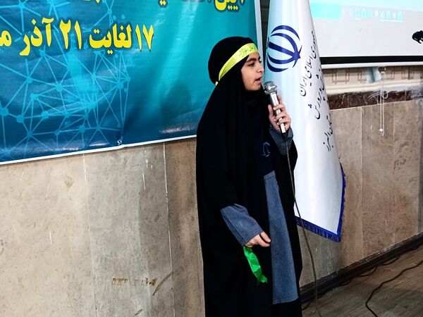 آیین افتتاحیه هفته پژوهش در دبیرستان فاطمه الزهرا(س) ناحیه سه کرج