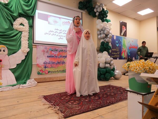 نواختن زنگ جشن نیکوکاری در دبستان امام خمینی(ره) بجنورد