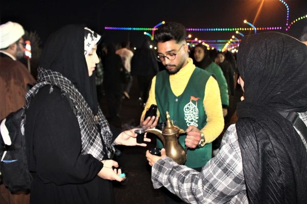 شور و عشق زائران جشن نیمه شعبان در قم