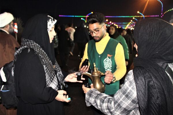 شور و عشق زائران جشن نیمه شعبان در قم