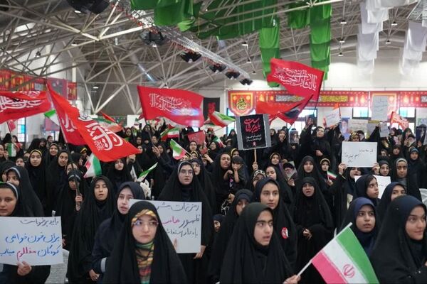 هم‌صدایی سه هزار دانش‌آموز اصفهانی در پویش ملی باید برخاست 