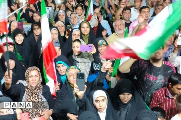 قرار شبانه مردم نسیم شهری در بهارستان دو