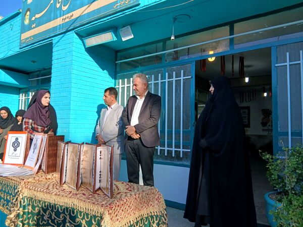  تجلیل از همیاران معلم در دبیرستان فاطمیه
