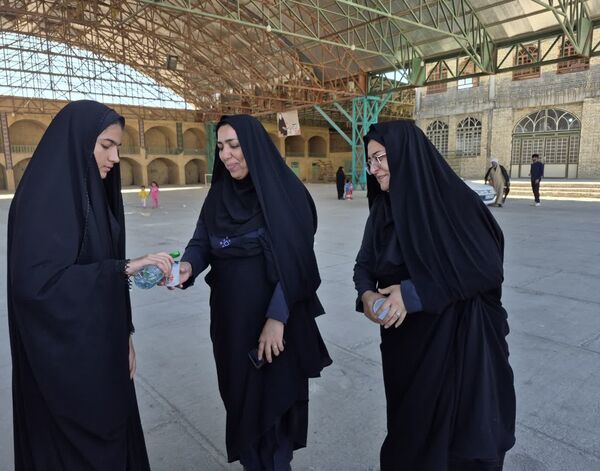 نمایش جرعه ای از ایستادگی در مسیر راهپیمایی ۱۳ آبان ماه