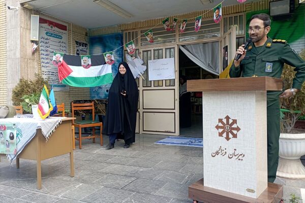 تجلیل از فرمانده واحد بسیج دانش‌آموزی دبیرستان فرزانگان قوچان 