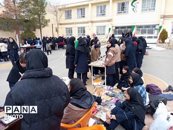 برپایی بازارچه دانش آموزی در دبیرستان شاهد هاجرشهرستان کاشمر