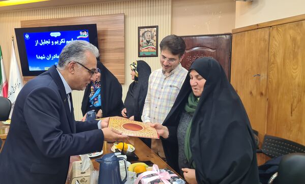 مراسم تجلیل از خانواده‌های شهدا در آموزش و پرورش گلستان