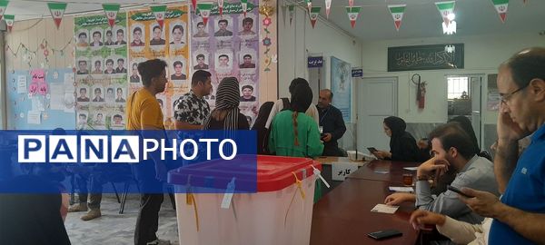 حضور پرشور مردم کرج در پای صندوق‌های رای