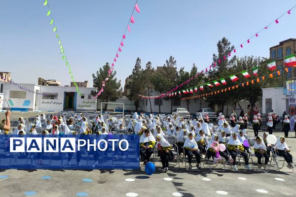 برگزاری جشن شکوفه‌ها در مدرسه عصمت شهرستان رباط کریم 