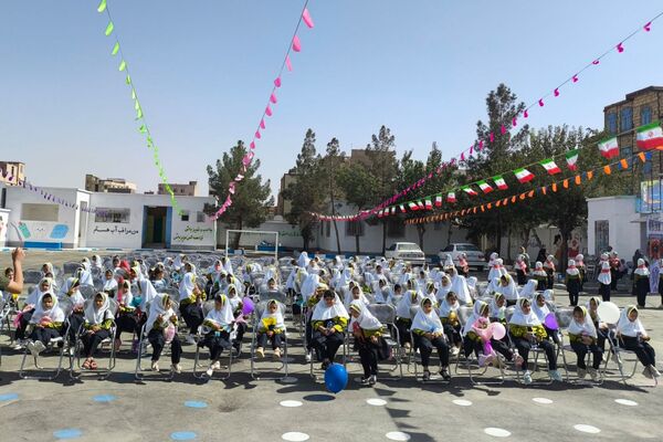 برگزاری جشن شکوفه‌ها در مدرسه عصمت شهرستان رباط کریم 
