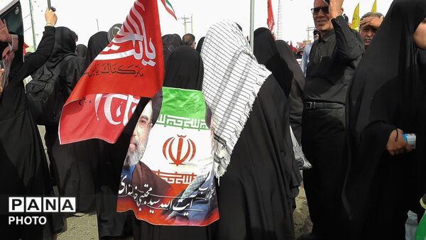 وداع پرشور نوجوانان با آقای شهید ایران 