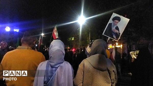 پنجاه و هشتمین شب از ایستادگی مردم در خیابان های نیشابور