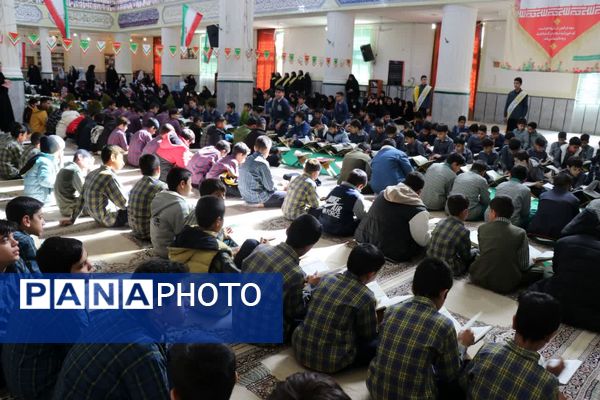 محفل هزار نفری انس با قرآن در ابرکوه همزمان با دهه فجر