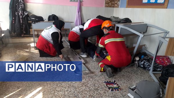 مانور سراسری زلزله در دبستان یکتا شهرستان قائمشهر