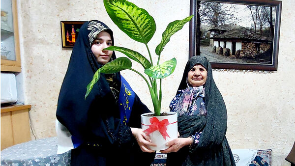 دیدار دانش‌آموزان انجمن اسلامی دبیرستان فاطمه الزهرا با همسر شهید علیرضا جمیلی شیروان
