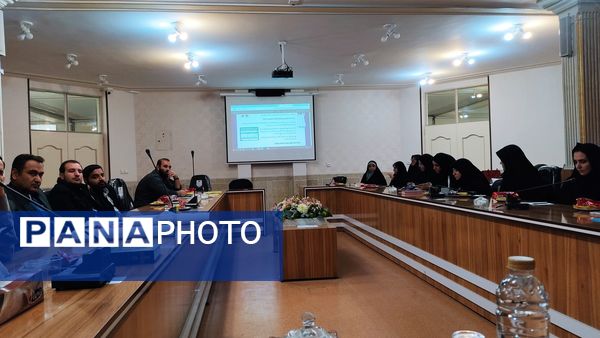 نشست تبیین برنامه‌های حوزه پرورشی آموزش‌ و پرورش بن