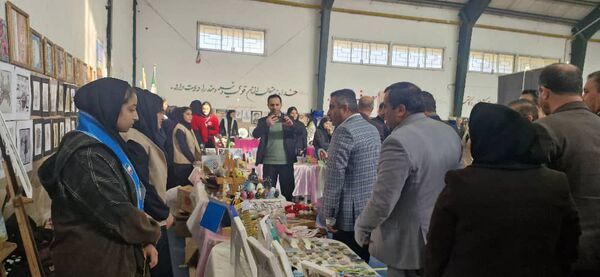 افتتاح نمایشگاه دست‌سازه‌های هنرجویان هنرستان‌های محمودآباد 