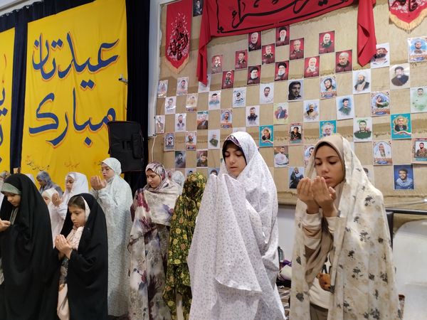 اعتکاف دختران نوجوان در مسجد سیدالشهدا مشهد