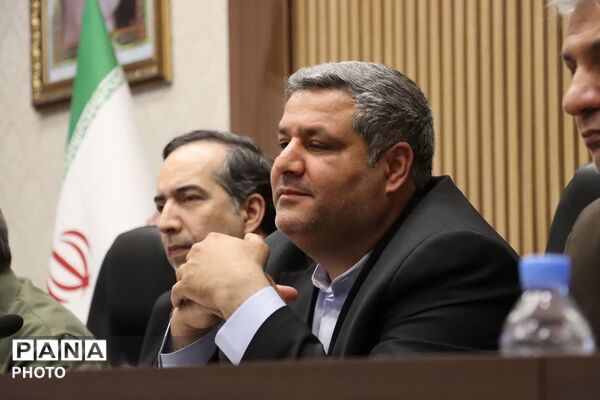 نشست معاون وزیر فرهنگ و ارشاد اسلامی با جامعه هنری تربت حیدریه 