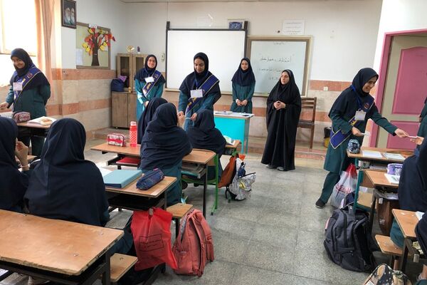 برگزاری انتخابات همیار مشاور در آموزشگاه شاهد نجمه ناحیه دو شهرری 