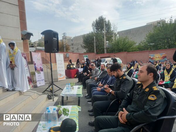 آیین متمرکز استانی جشن عاطفه‌ها در دبیرستان فرزانگان ۴ کرج