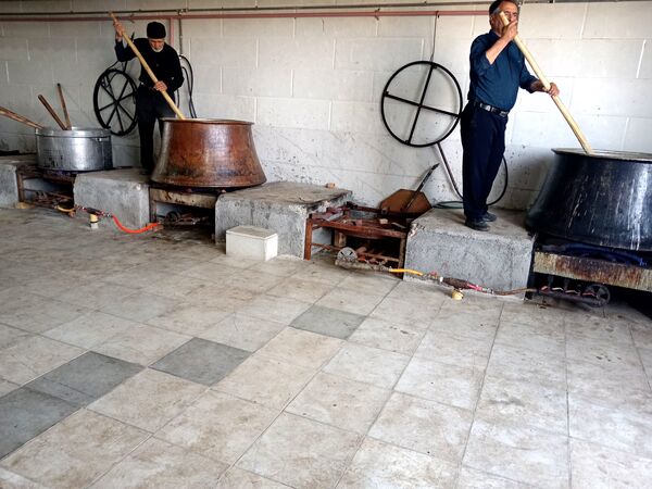 هیئت زنجیرزنی در روستای فیض آباد در صبح عاشورای حسینی 