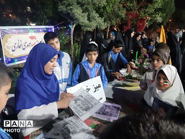  میز خدمت به میزبانی مدرسه پسرانه شهید مهدی غفاری در تجمعات شبانه شهر فرون آباد
