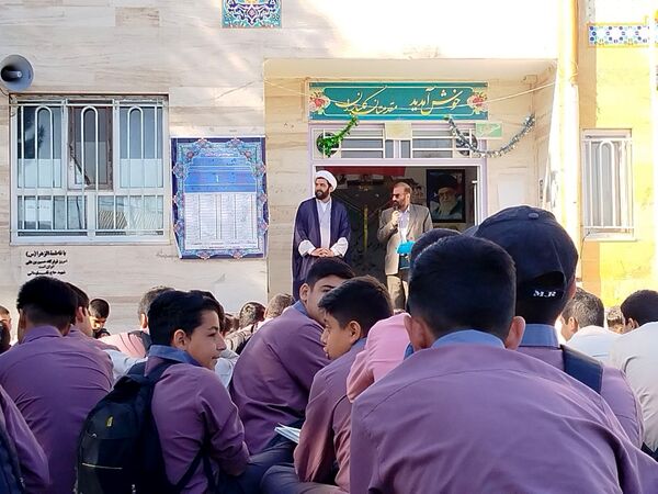 بازدید سرزده بازپرس دادگستری شهرستان کاشمر از دبیرستان میثاق