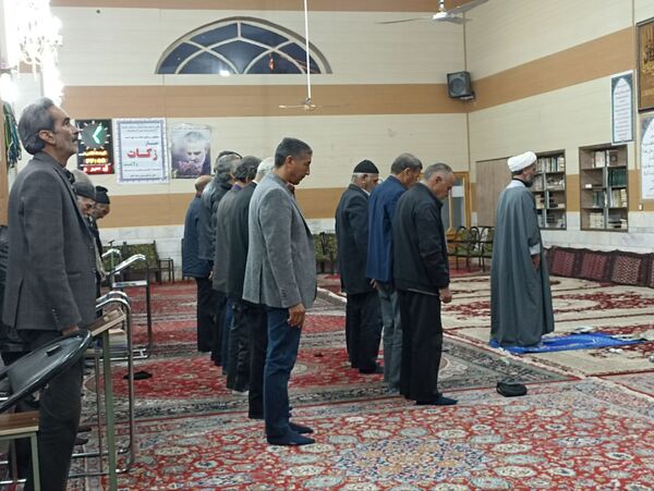 قرائت دعای ام داوود در مراسم معنوی اعتکاف بزنجرد
