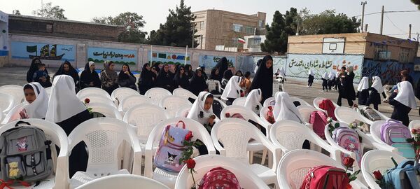 همزمان با سی و یکم شهریور ماه  زنگ شکوفه ها در مدارس باخرز به صدا درآمد