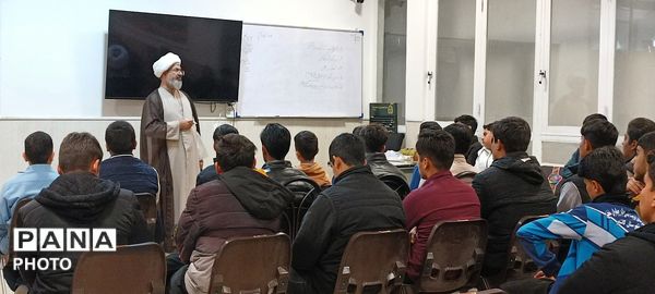  جلسه تبیینی همزمان با آغاز ماه مبارک رمضان در دفتر امام جمعه کاشمر