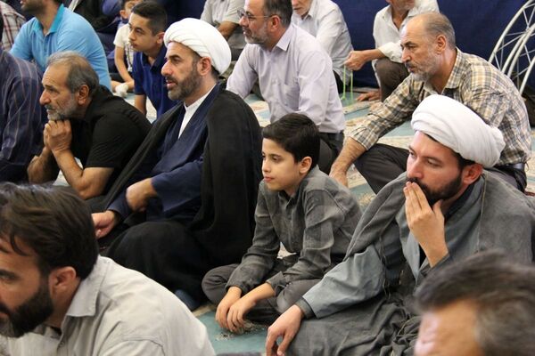 حضور پرشور فرهنگیان و دانش آموزان در نماز جمعه صفادشت ملارد 