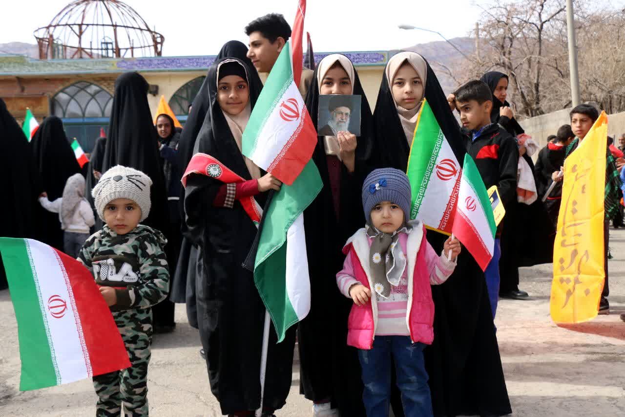 انقلاب را نسل جدید ادامه می دهند