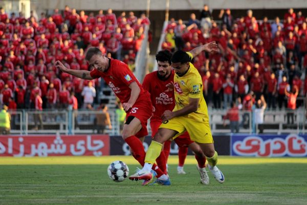 بازی بدون گل تراکتور و فجر سپاسی