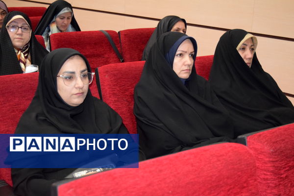 نشست توانمندسازی مدیران منطقه ۱۴ با محوریت مدیریت مدرسه‌محور و تحول آموزشی