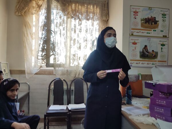 اجرای طرح سلامت دهان و دندان و فلوراید تراپی در مدرسه مریم بهارستان دو 