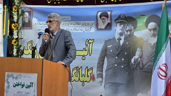 آیین نواختن زنگ انقلاب در شهرستان نظرآباد