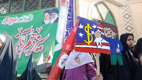 راهپیمایی باشکوه ۱۳ آبان در شهرستان بن 