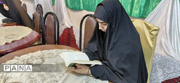 نشست کتابخوانی با موضوع «خون دلی که لعل شد» در قم