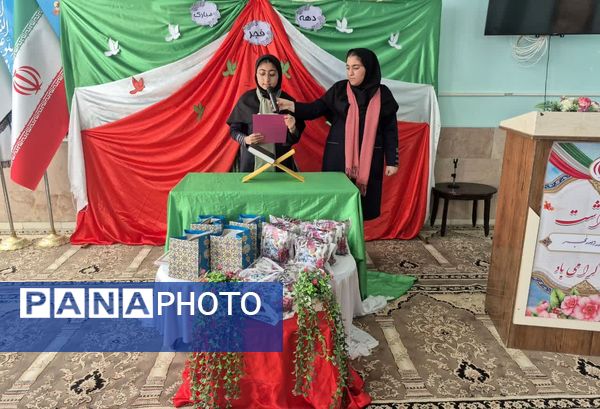 جشن باشکوه پیروزی انقلاب در آموزشگاه‌های مروست