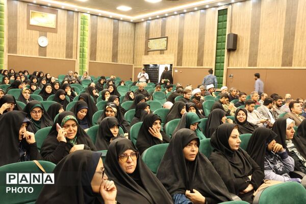 آیین تجلیل از منتخبین استانی اجلاسیه نماز