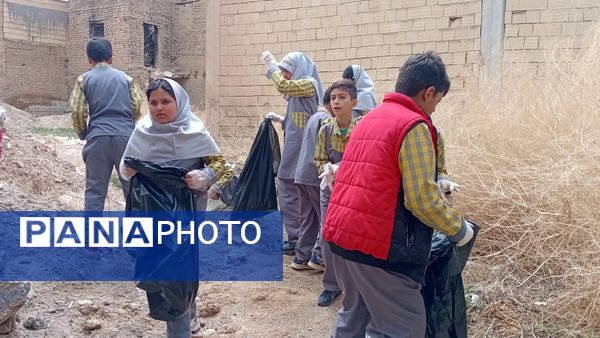 پاکسازی خیابان و کوچه‌های روستای یاسه چای توسط دانش‌آموزان مدرسه ۲۲ بهمن