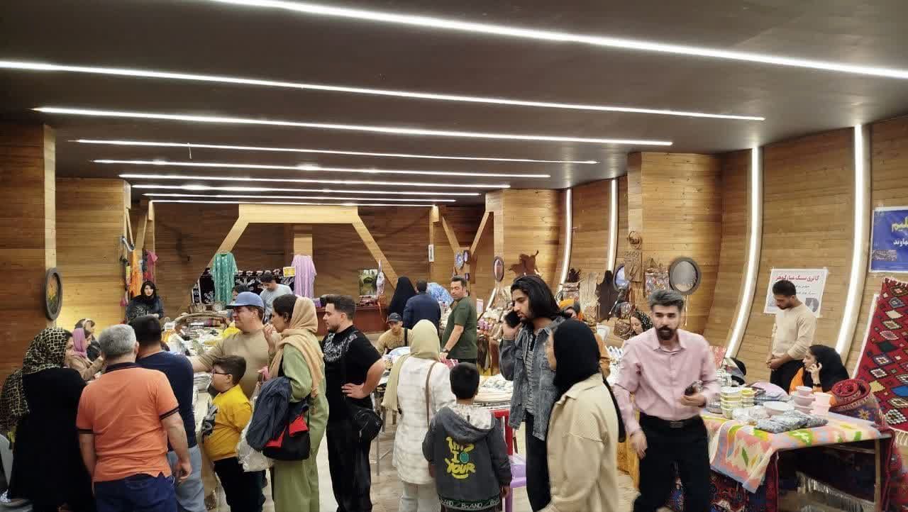 رضایت‌مندی مسافران نوروزی از نمایشگاه صنایع‌دستی نهاوند