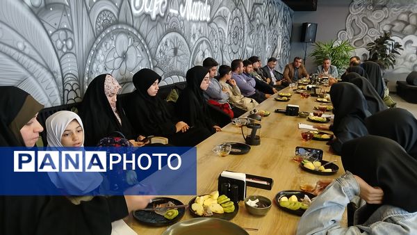 نشست فرماندار محمودآباد با اعضای شورای دانش‌آموزی 