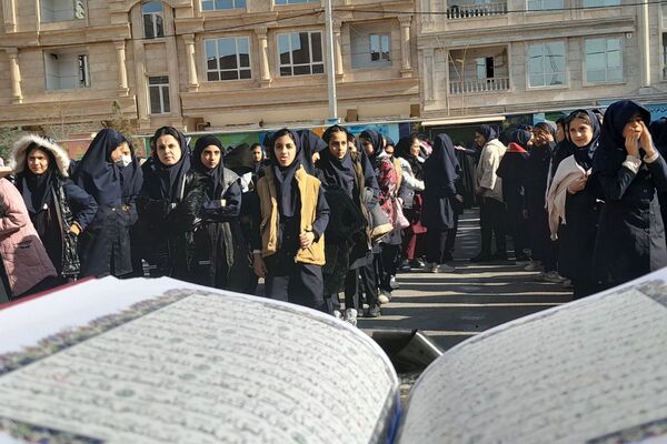 طنین نوای عشق و عزا؛ مراسم عزاداری دهه دوم فاطمیه در مدارس بهارستان‌دو